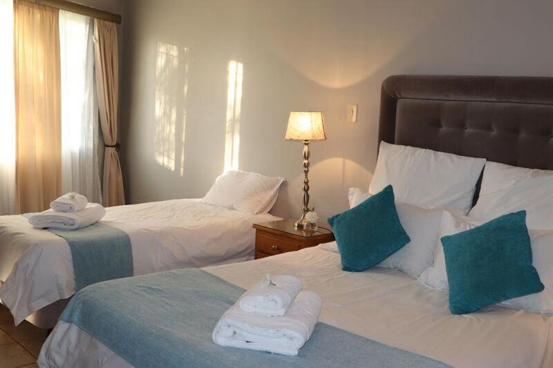 Waterfront Guest House 乌平通 外观 照片